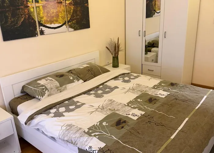 Gondola & Center 公寓 *